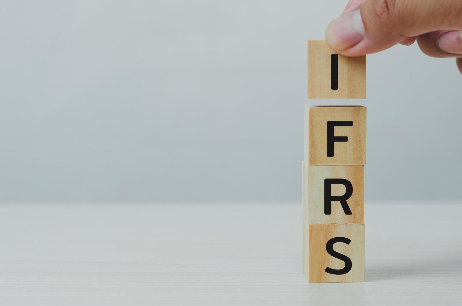 استاندارهای بین المللی گزارشگری مالی IFRS